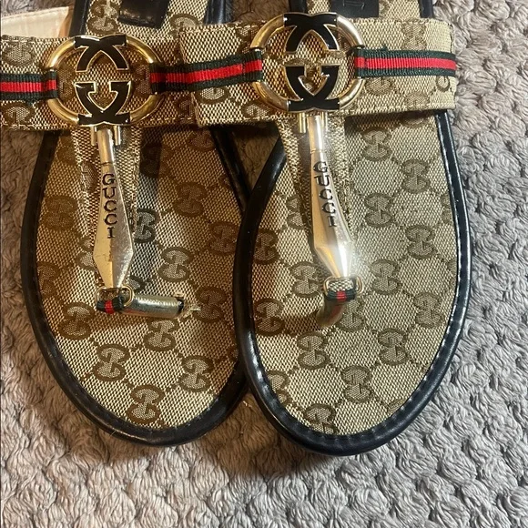 Gucci Tan and Black Logo Sandals. Size 38. - Picture 2 of 11
